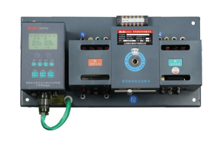 雙電源自動切換開關主要由兩部分組成：開關本體+雙電源控制器，其中雙電源控制器主要用來監(jiān)測兩路電源的工作狀態(tài)，當被監(jiān)測電源發(fā)生故障（如任意一相斷相、欠壓、失壓或頻率出現(xiàn)偏差）時，雙電源控制器發(fā)出動作指令，指示開關本體帶負載從故障電源自動轉(zhuǎn)換至正常電源。 